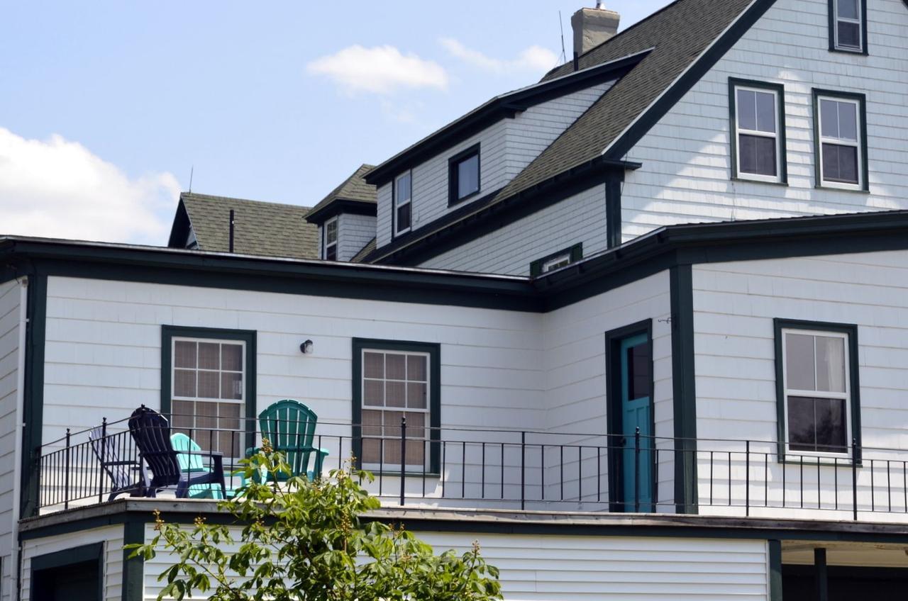 Still Point Lodge Deep Brook Exterior photo