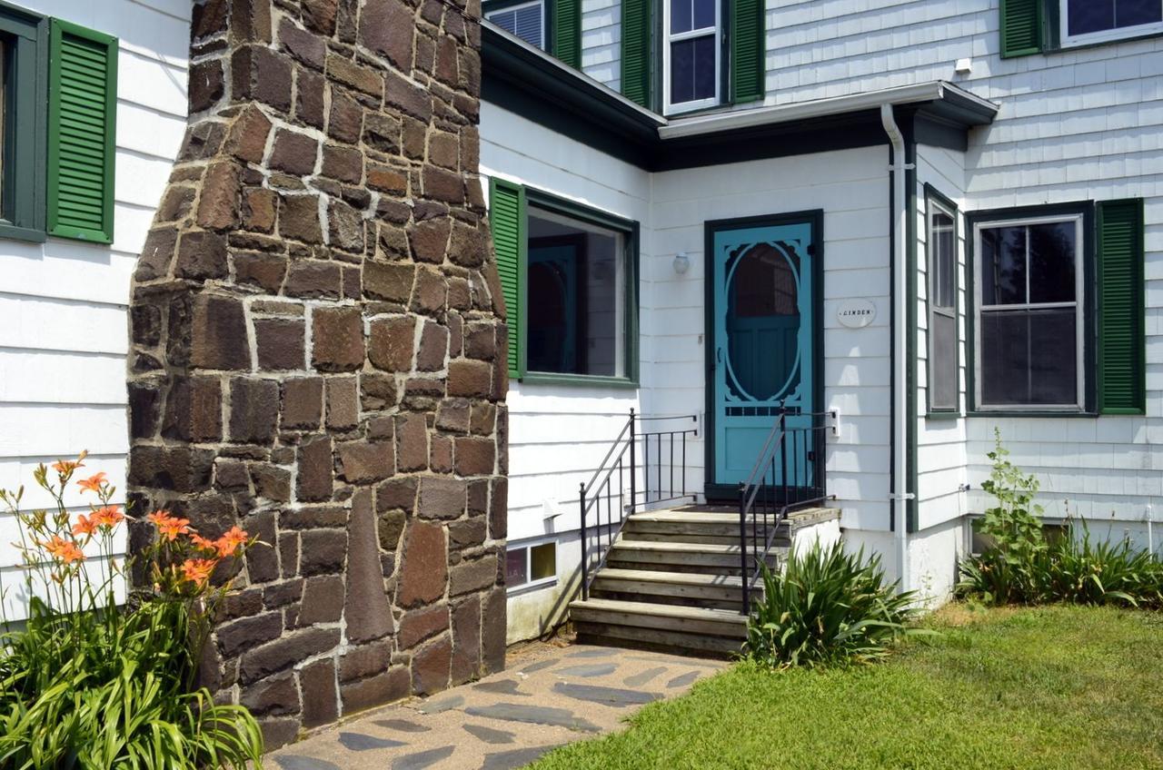 Still Point Lodge Deep Brook Exterior photo